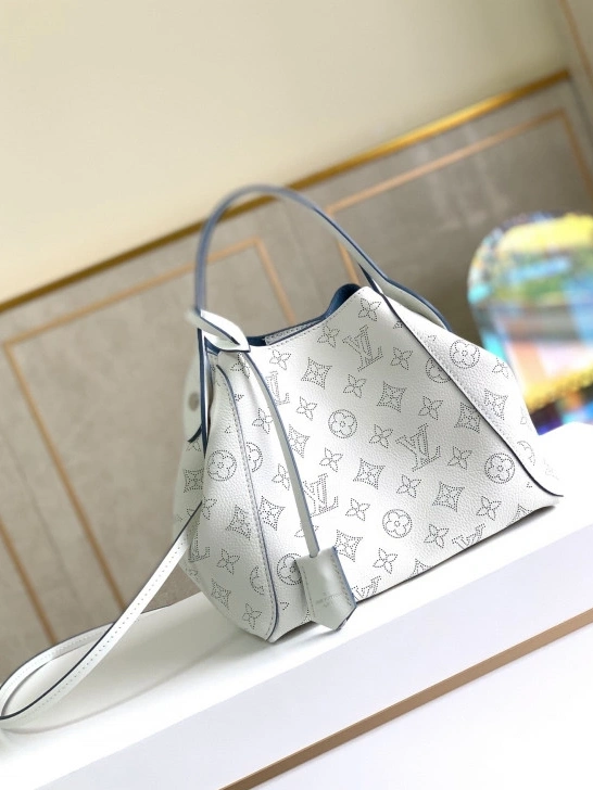 First bag ru LOUIS HINA VUITTON PM 0713